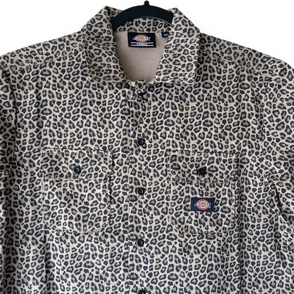 DICKIES Silver Firs Short Sleeve Shirt Leopard Print Men’s XS Unisex - Picture 3 of 12